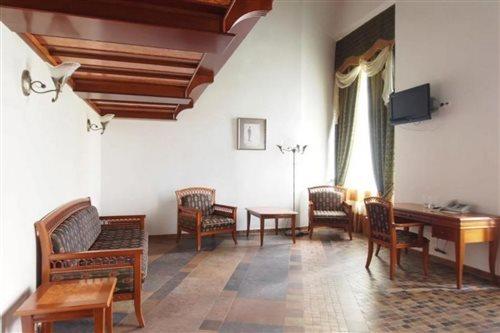 Hotel Mir Castle Complex Esterno foto